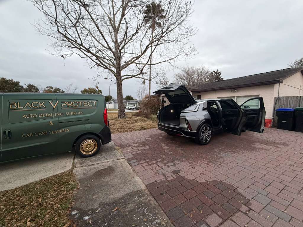 Mobile auto detailing in Altamonte Springs, FL · Cadillac Escalade foam wash at customer home
