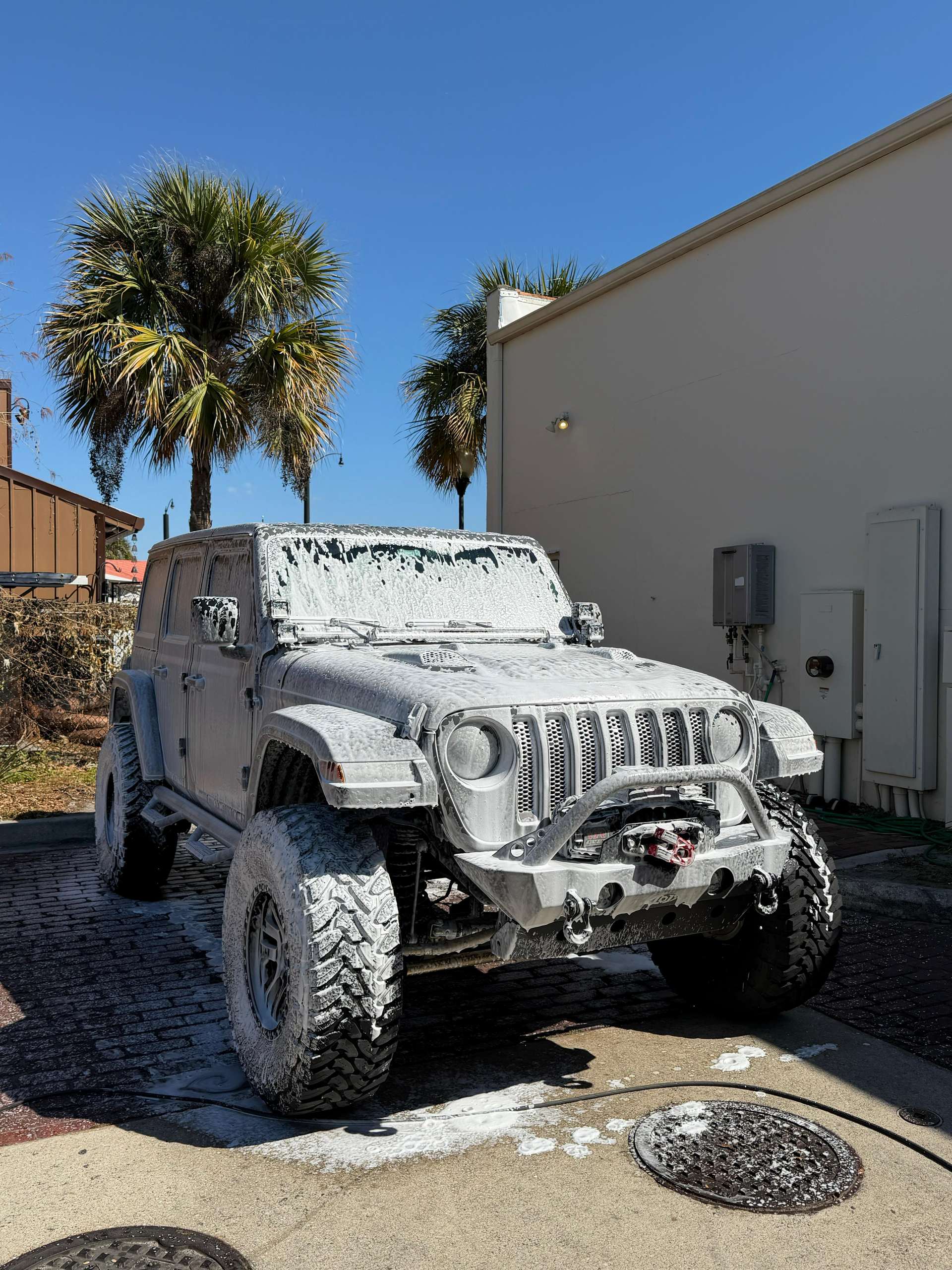 Mobile auto detailing in Orlando, FL · Jeep Wrangler foam wash service · gallery page